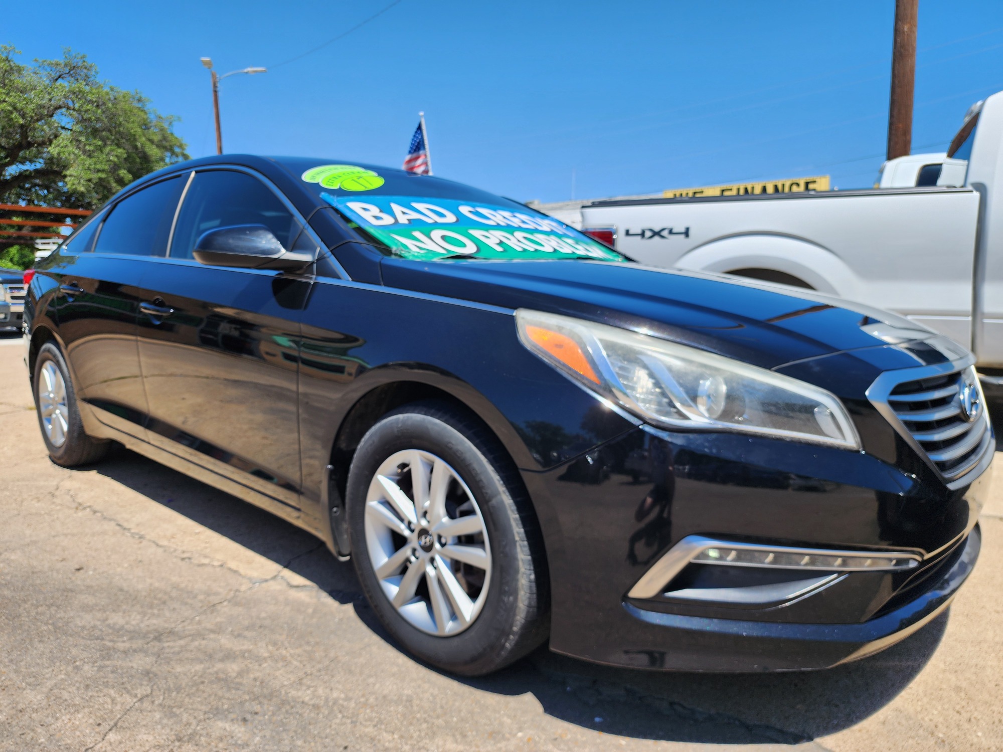 2015 BLACK Hyundai Sonata SE (5NPE24AF7FH) , AUTO transmission, located at 2660 S.Garland Avenue, Garland, TX, 75041, (469) 298-3118, 32.885551, -96.655602 - Welcome to DallasAutos4Less, one of the Premier BUY HERE PAY HERE Dealers in the North Dallas Area. We specialize in financing to people with NO CREDIT or BAD CREDIT. We need proof of income, proof of residence, and a ID. Come buy your new car from us today!! This is a Very clean 2015 HYUNDAI SON - Photo #1
